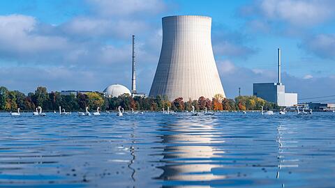 Bis 2037 soll der atomrechtliche Rückbau von Isar 2 abgeschlossen sein. (Archivbild)