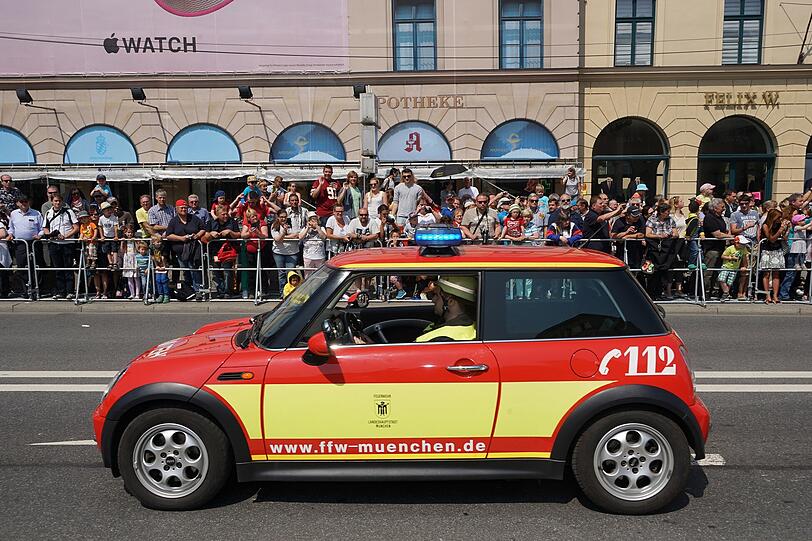 München feiert das 150-jährige Bestehen ihrer Feuerwehr mit einer großen Parade.