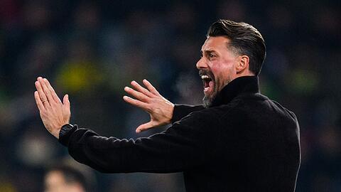 Voller Einsatz am Spielfeldrand: FCA-Coach Sandro Wagner.