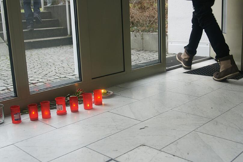Vor einer Woche hat ein bislang unbekannter Täter die 31-jährige Katrin Michalk in einem Hausflur in Obersendling mit 18 Messerstichen ermordet.