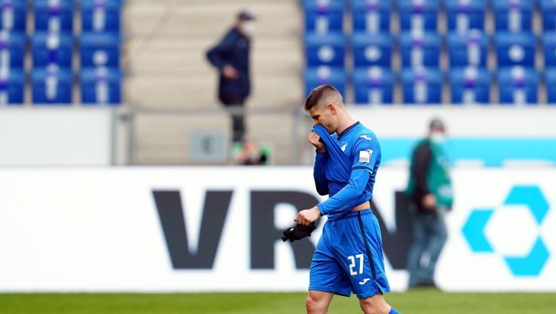 Hoffenheims Stürmer Andrej Kramaric geht vom Platz.