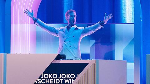 Joko Winterscheidt jubelt über seinen Triumph bei "Wer stiehlt mir die Show?".