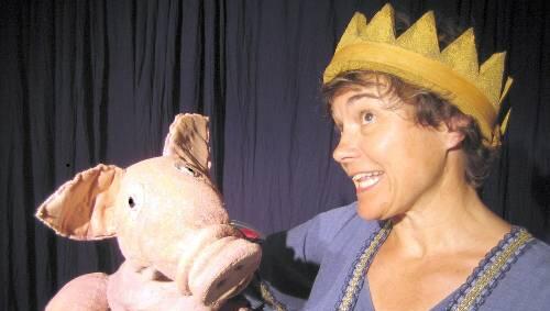 Humorvolles Figurentheater: Veronika Dengler mit Schwein. Humorvolles Figurentheater: Veronika Dengler mit Schwein.