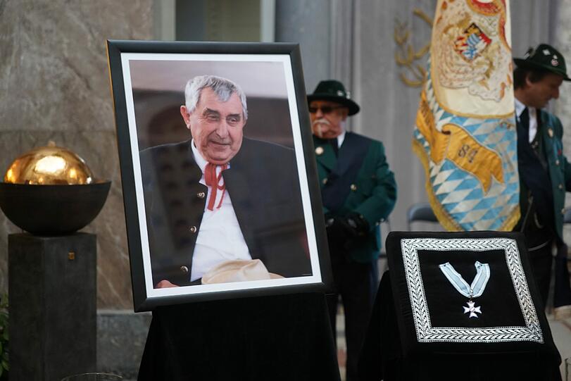 Trauer um einen unbeugsamen bayerischen Patrioten: Freunde und Kollegen verabschieden sich von Georg Lohmeier. Die Bilder...