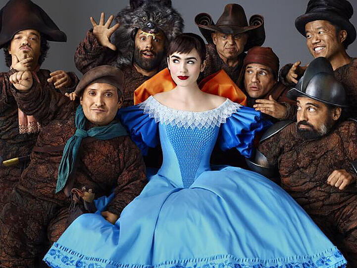 "Spieglein Spieglein": Schneewittchen (Lily Collins) findet bei den sieben Zwergen ein echtes Heim
