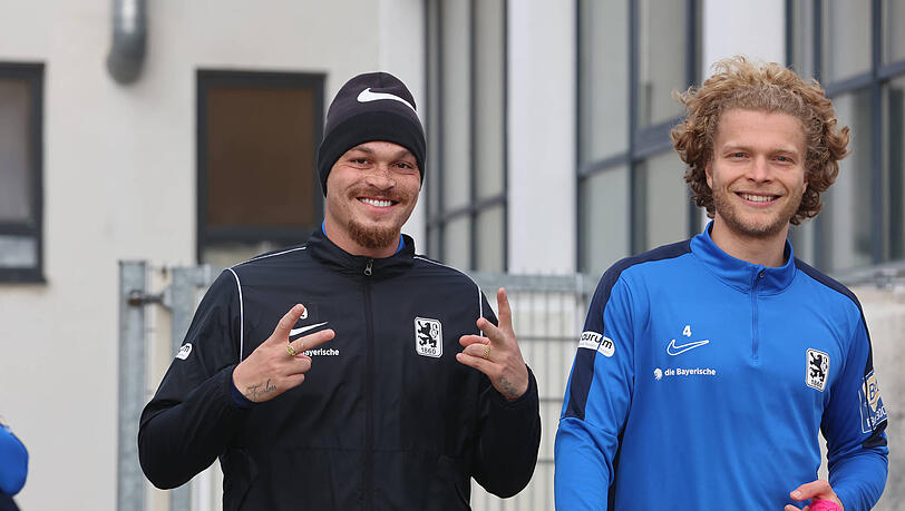 Geweldig: Auch Landsmann und Kapitän Jesper Verlaat (r.) freut sich sichtlich über die Rückkehr von Joël Zwarts. Geweldig: Auch Landsmann und Kapitän Jesper Verlaat (r.) freut sich sichtlich über die Rückkehr von Joël Zwarts.