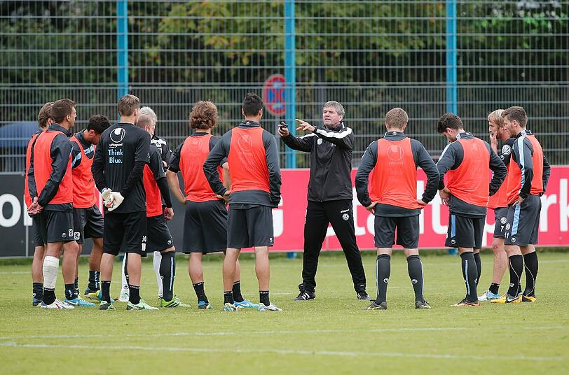 Training an der Grünwalder: Friedhelm Funkel bei der Einheit mit dem TSV 1860. Die Bilder