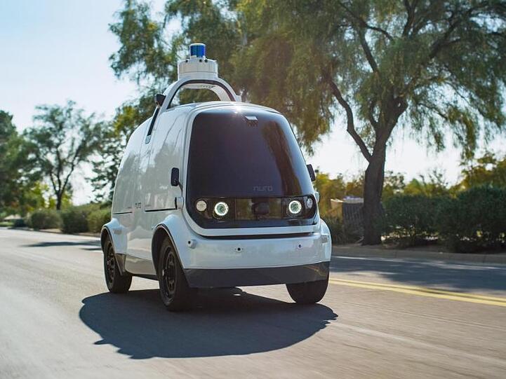 Ein Roboterwagen der Firma Nuro.ai. Das Fahrzeug der kalifornischen Firma sieht aus wie ein stark verkleinerter Lieferwagen.