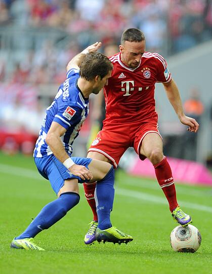 Franck Ribéry - Note 3 - Neuer Bundesliga-Rekordmann: 39 Ligaeinsätze in Folge ohne Niederlage! Bereitete das 1:1 vor, rieb sich sonst in Herthas Zwei-Mann-Deckung ein wenig auf. Sein Hackentrick hätte das 4:2 verdient gehabt.