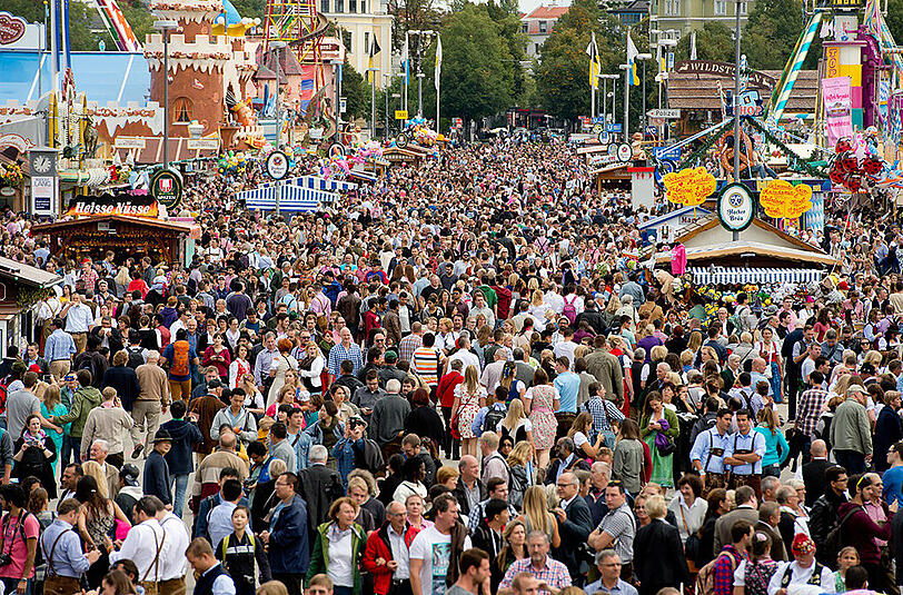 Tausende Besucher am Samstag auf der Theresienwiese.