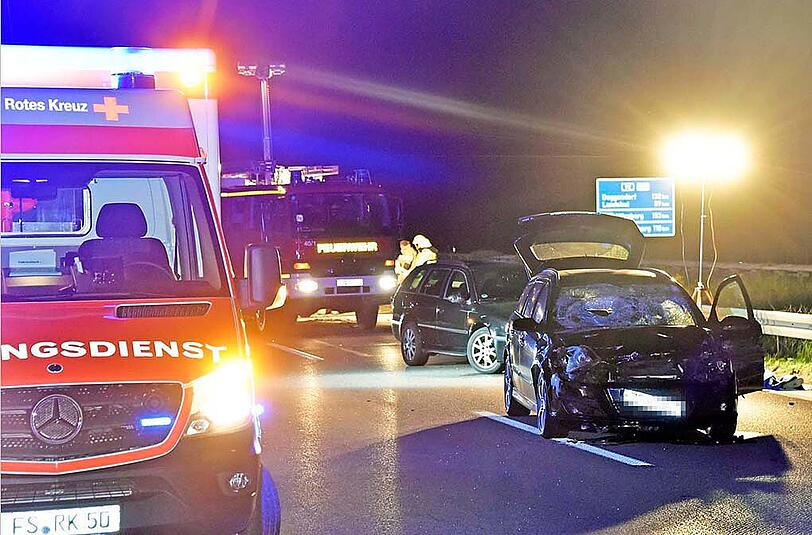Am Freitagabend starb eine Frau nach einem Unfall auf der A92. Die Bilder.