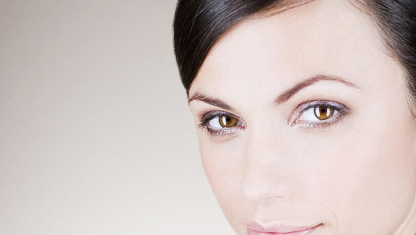 Akne ade: Mit natürlicher Kosmetik zu reiner Haut Akne ade: Mit natürlicher Kosmetik zu reiner Haut