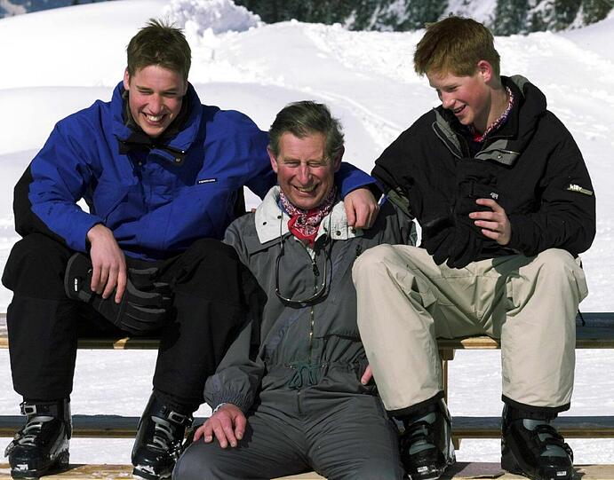 2000: Prinz Charles mit den Prinzen William und Harry in der Schweiz