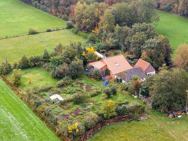 Im rätselhaften Fall einer isolierten Familie auf einem Hof in den Niederlanden konzentrieren sich die Ermittlungen auf den 67-jährigen Vater.