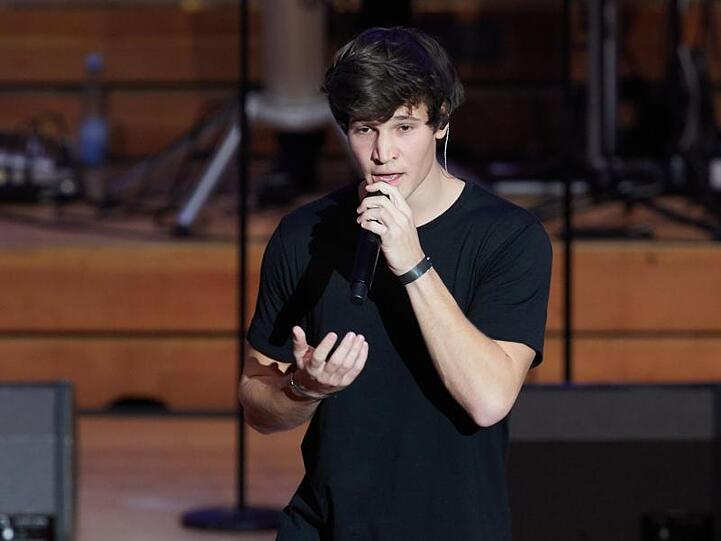 Wincent Weiss hat Polizeigewalt und Rassismus in einem Song verarbeitet.
