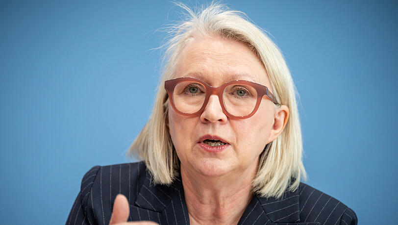 Monika Schnitzer.