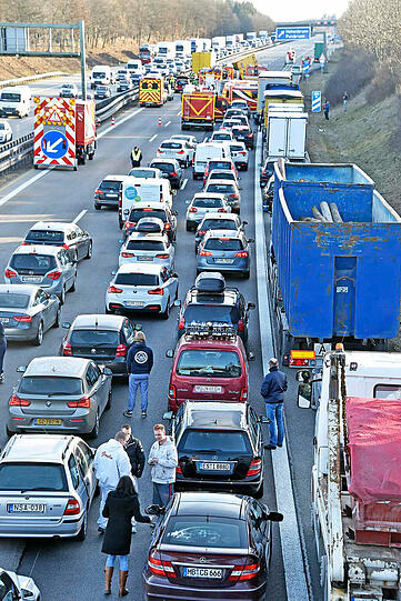 Schwerer Lkw-Unfall auf der A99. Die Bilder von der Unfallstelle.