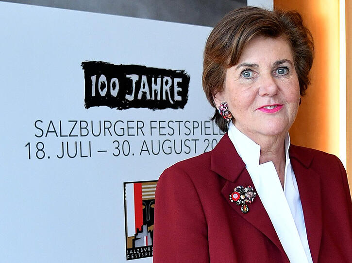 Helga Rabl-Stadler war Journalistin, Unternehmerin und Abgeordnete. 1995 wurde sie zur Präsidentin der Salzburger Festspiele ernannt, die derzeit von Markus Hinterhäuser künstlerisch geleitet werden.