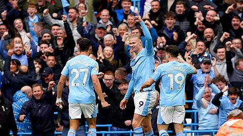 Manchester City übernimmt zumindest für einen Tag die Tabellenspitze.