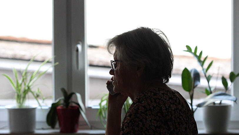 Eine leicht demente Seniorin aus München ist auf einen falschen Pfleger hereingefallen (Symbolfoto).