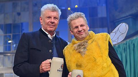 Der damalige Oberb&uuml;rgermmeister Dieter und sein Double Gerhard Wittmann nach dem Singspiel auf dem Nockherberg 2024.