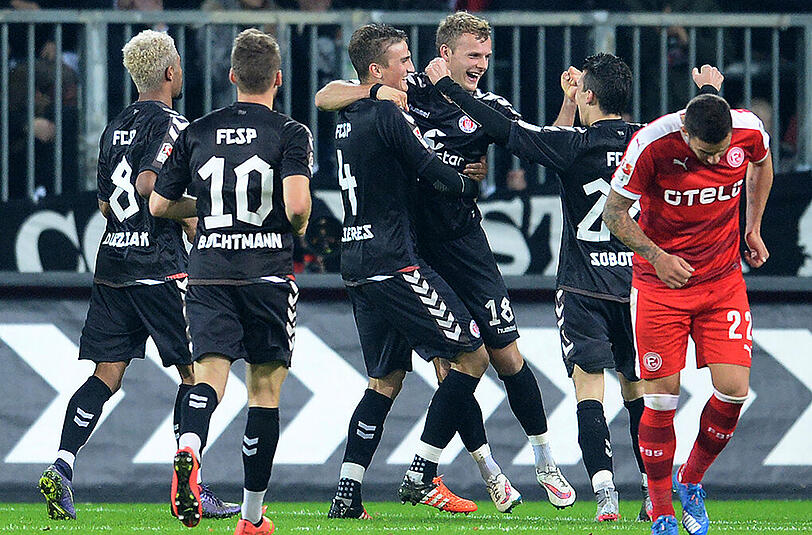 Nichts zu holen für Düsseldorf. St. Pauli feiert das zwischenzeitliche 3:0 durch Lennart Thy.