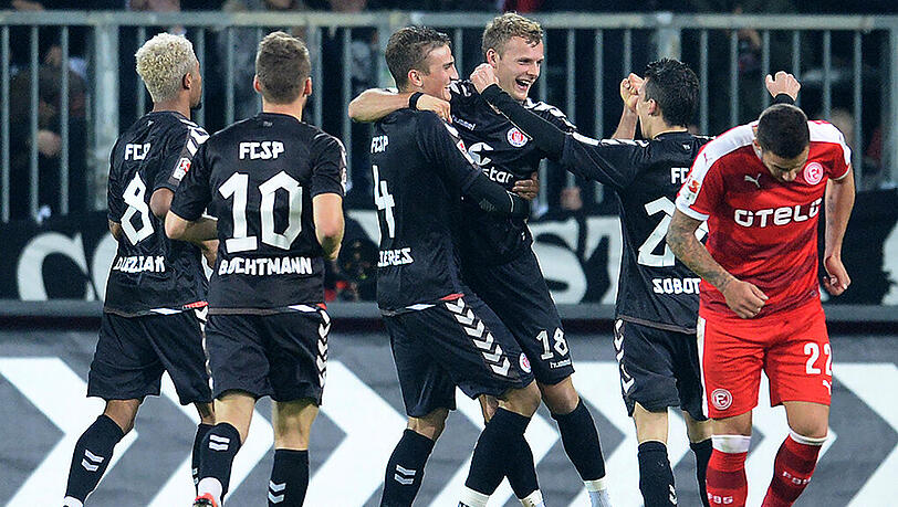 Nichts zu holen für Düsseldorf. St. Pauli feiert das zwischenzeitliche 3:0 durch Lennart Thy.