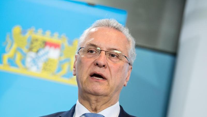 Bayerns Innenminister Joachim Herrmann: "Verstöße werden wir konsequent sanktionieren.". Bayerns Innenminister Joachim Herrmann: "Verstöße werden wir konsequent sanktionieren.".