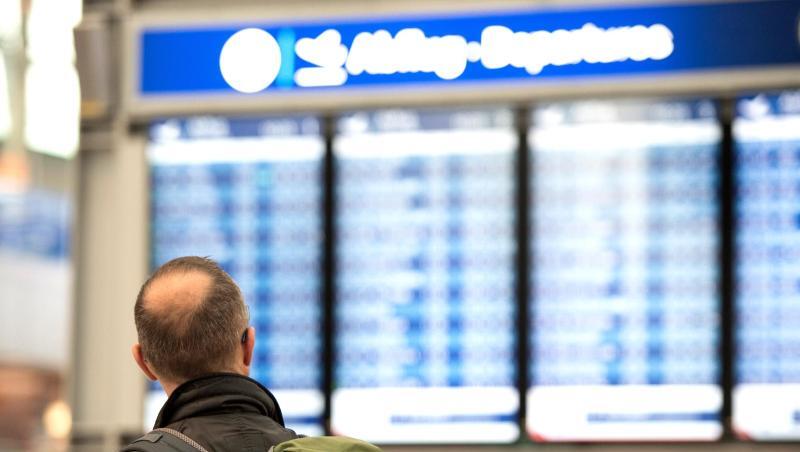 Laut einer Studie eines Fluggastrechte-Portals seien allein zwischen Januar und Ende März dieses Jahres rund 722.000 Flugreisende in Deutschland von Ausfällen oder Verspätungen über drei Stunden betroffen gewesen, sagt NRW-Verbraucherministerin Ursula Heinen Esser. Jannis Mattar Laut einer Studie eines Fluggastrechte-Portals seien allein zwischen Januar und Ende März dieses Jahres rund 722.000 Flugreisende in Deutschland von Ausfällen oder Verspätungen über drei Stunden betroffen gewesen, sagt NRW-Verbraucherministerin Ursula Heinen Esser. Jannis Mattar