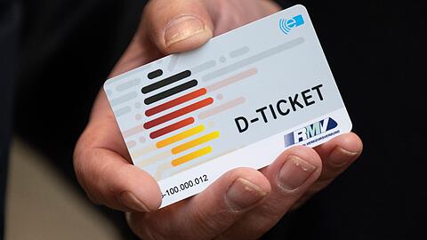 Das Deutschlandticket wird sechs Monate alt. (Symbolbild)