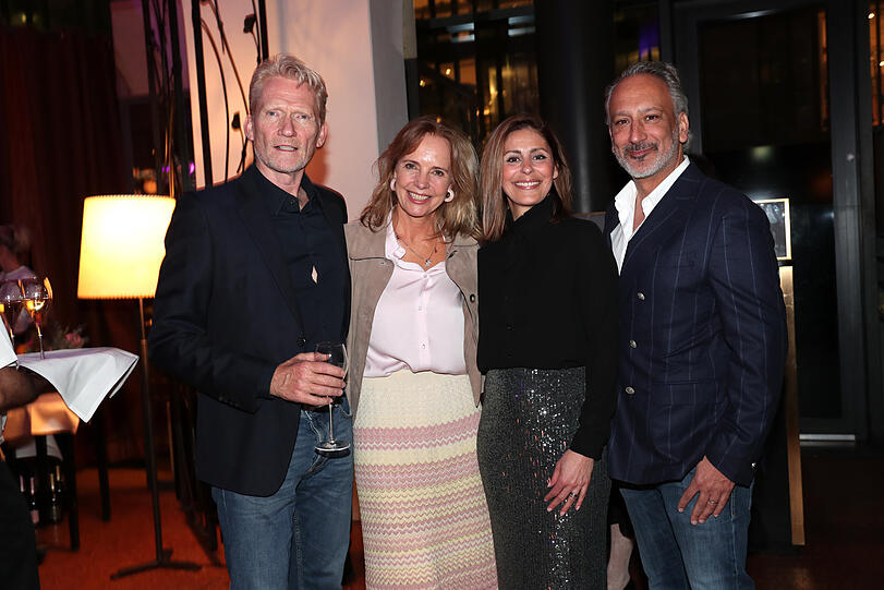 Achim und Anja Thyssen (v.l.) mit Funda Vanroy (&ldquo;Galileo&ldquo;) und Ehemann Sanjiv Singh.
