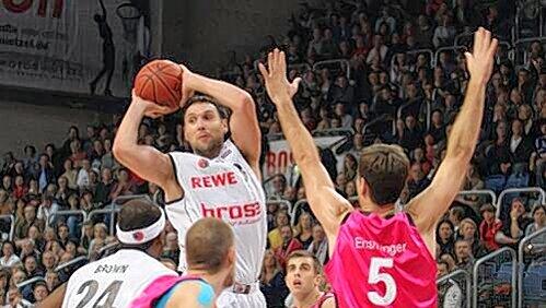Bamberg gegen Bonn, das waren schon immer heiße Duelle in der Bundesliga und in den Playoffs: Jetzt geht's wieder los, Suput hoffentlich wieder mit Elan und Wurfglück. Bamberg gegen Bonn, das waren schon immer heiße Duelle in der Bundesliga und in den Playoffs: Jetzt geht's wieder los, Suput hoffentlich wieder mit Elan und Wurfglück.