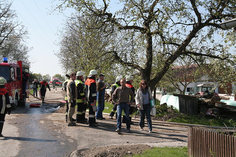In Eiselfing bricht auf einem Bauernhof im Bereich der Stallungen ein Feuer aus.