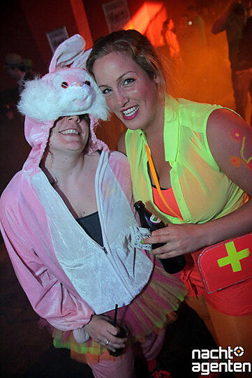 Beim Musikverkehr in der Nachtgalerie ging's auch heiß her. Mehr Bilder unter: href="http://www.nachtagenten.de/event/19.04.2014/nachtgalerie/musikverkehr.301235.html