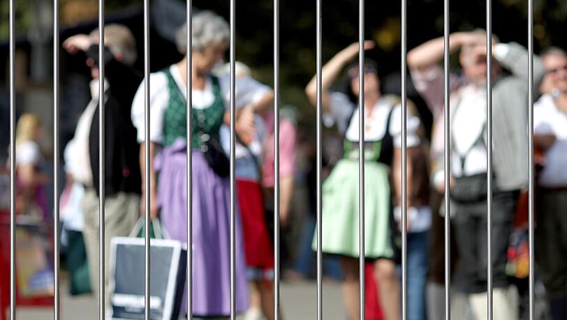 Gerade Frauen werden auf dem Oktoberfest immer wieder Opfer von Übergriffen. Gerade Frauen werden auf dem Oktoberfest immer wieder Opfer von Übergriffen.