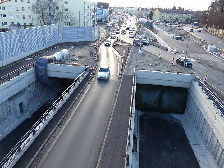 Die Tunnel-Baustelle mit Blick von der Westparkbrücke.