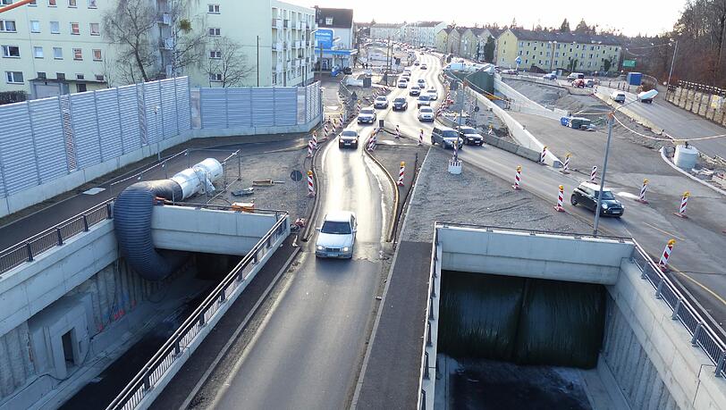 Die Tunnel-Baustelle mit Blick von der Westparkbrücke. Die Tunnel-Baustelle mit Blick von der Westparkbrücke.