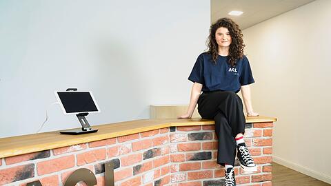 Die Ukrainerin Yevheniaa Salii ist Mitarbeiterin beim Agrarservice Lass im Kreis Rendsburg-Eckernf&ouml;rde. (Archivfoto)