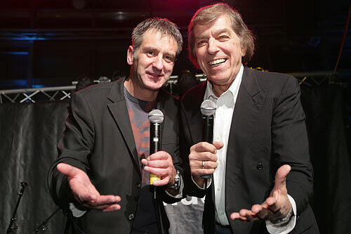 ... Seine 2008 mit Dschungel-Mitstreiter Eike Immel produzierte Single "Wie ein Liebeslied" erreichte die Top 20 der Deutschen Single-Charts, das erste Mal seit 33 Jahren. Seither tourt er mit seinem aktuellen Album "Herzgeschichten".