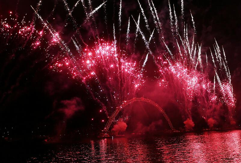 Beim "Sommernachtstraum" im Olympiapark bekamen die Münchner ein Feuerwerk der Superlative geboten. Die Bilder der Pyro-Show.