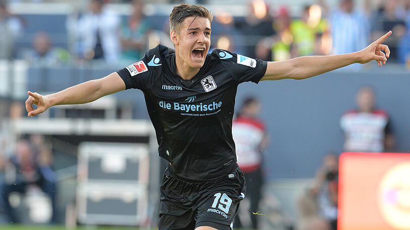 Jubeln die Löwen um den Hinspiel-Torschützen Florian Neuhaus auch am Dienstagabend in der Allianz Arena?