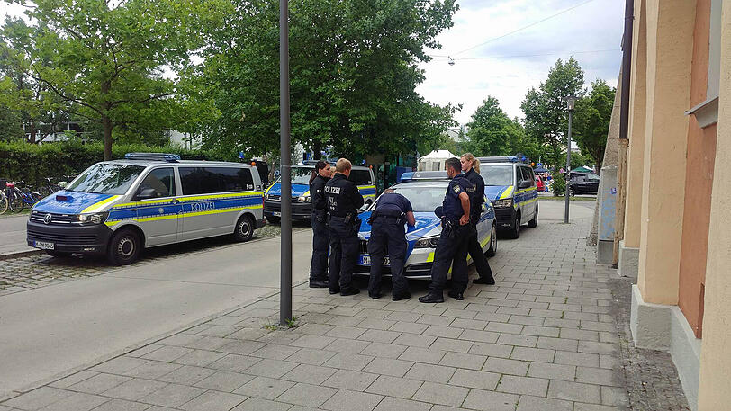 Einsatzbesprechung - die Polizei stellt sich auf alle Eventualitäten ein.