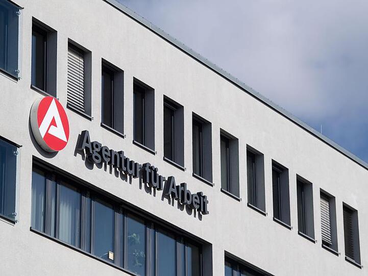 Die Corona-Krise macht dem Arbeitsmarkt schwer zu schaffen. Es wird ein weiterer Ansteig der Arbeitslosenzahlen erwartet.