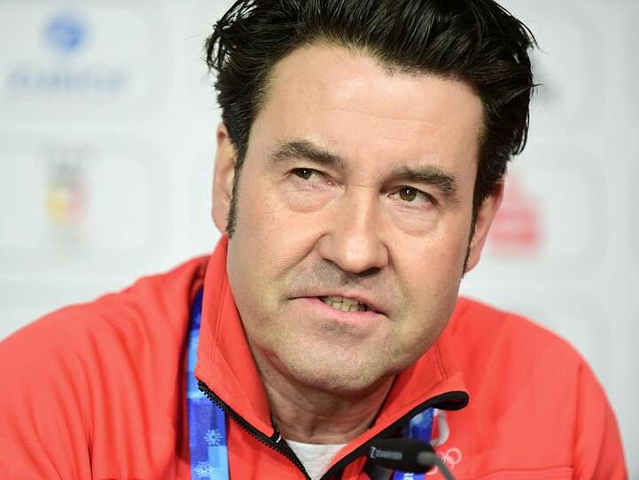 Horst Hüttel, Sportdirektor Deutscher Skiverband, spricht bei eriner Pressekonferenz im Deutschen Haus. Foto: Hauke-Christian Dittrich/Archiv