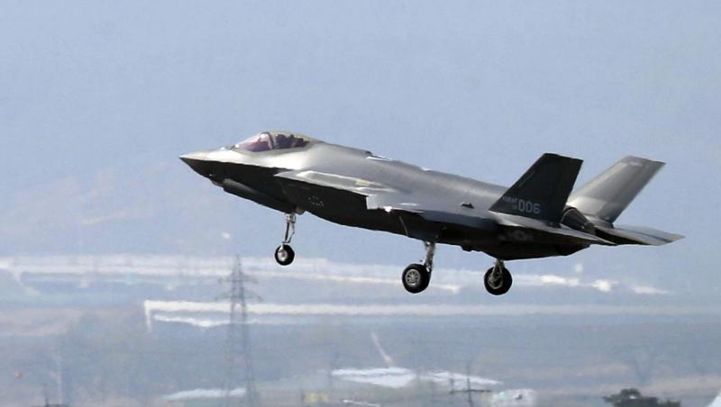 Die USA machen Ernst und werfen die Türkei wegen des Kaufs eines russischen Raketenabwehrsystems aus dem F-35- Kampfjet-Programm. Die USA machen Ernst und werfen die Türkei wegen des Kaufs eines russischen Raketenabwehrsystems aus dem F-35- Kampfjet-Programm.