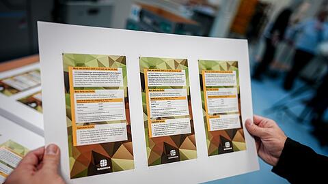 Jugendliche, die 18 Jahre alt werden, bekommen Post von der Bundeswehr. (Symbolbild)