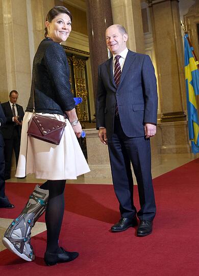 Hamburgs Bürgermeister Olaf Scholz (SPD) empfängt seine Gäste traditionell oben an der Treppe des Rathauses. Victoria nahm aber den Aufzug.