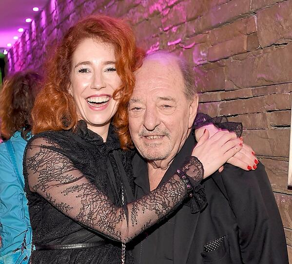 Der Mann des Abends - und hinter dem Dschinghis-Khan-Comeback: Hit-Komponist Ralph Siegel mit seiner Verlobten Laura Käfer.