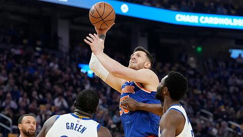 Isaiah Hartenstein (M.) trug zum Sieg der New York Knicks 13 Punkte und zehn Rebounds bei.