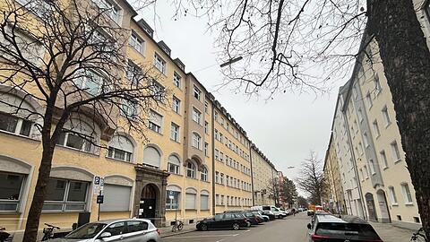 Der neue Eigentümer plant Wohnungen im "Preysing-Karree" in Haidhausen. Die Gebäude links stehen seit kurzem unter Denkmalschutz.